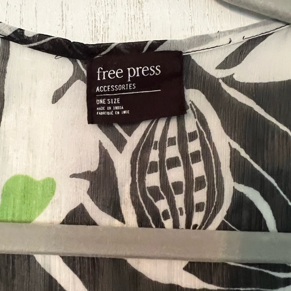 💚🤍Cover up💚🤍 - Picture 2 of 4